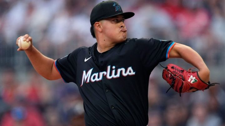 Mexicano Bellozo luce intratable y pinta de blanco a los Filis de Filadelfia