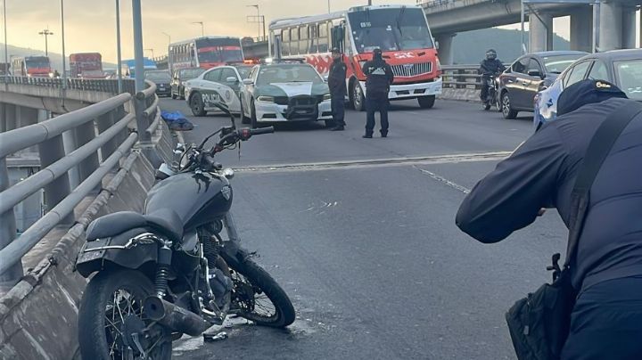 Caos en la calzada Ignacio Zaragoza por motociclista muerto en el puente de la Concordia