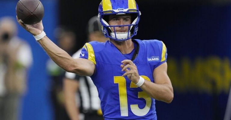 Garoppolo busca quedarse con el segundo puesto de QB