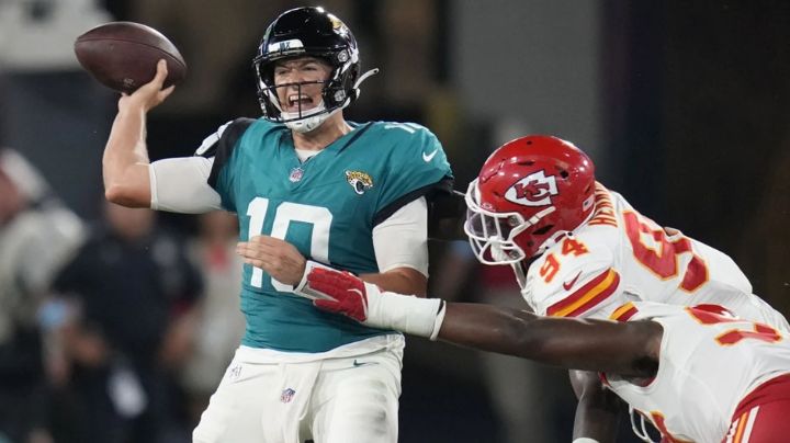 Mac Jones se divierte mientras compite por un papel de reserva con los Jaguars