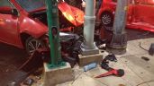 Foto ilustrativa de la nota titulada Mujer termina prensada tras fuerte accidente sobre Insurgentes; se estrelló contra un poste