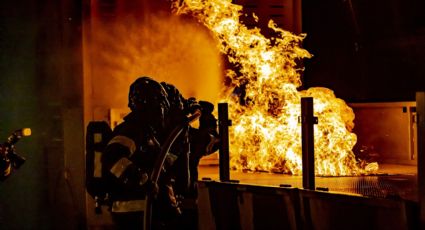 Reportan incendio en motel de Puebla; sujeto inició el fuego tras discutir con su pareja