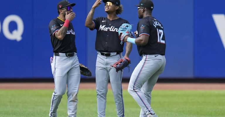 Los jugadores de Miami celebran el triunfo