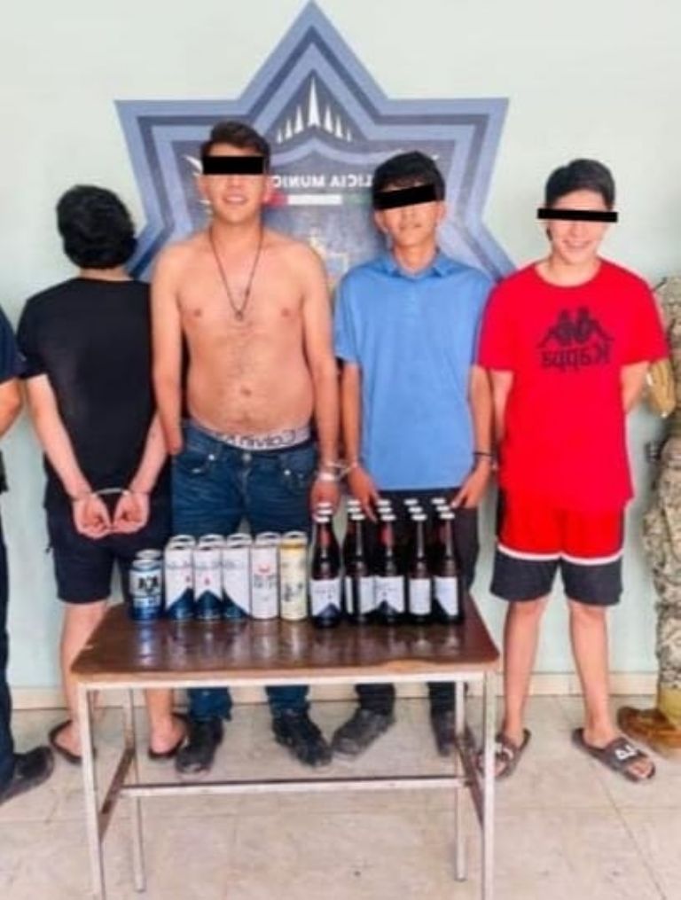 Detienen a ladrones de cerveza en Ciudad Obregón. Foto: Facebook