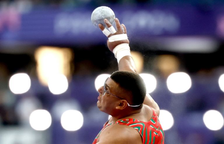 Uziel en su lanzamiento de bala en París