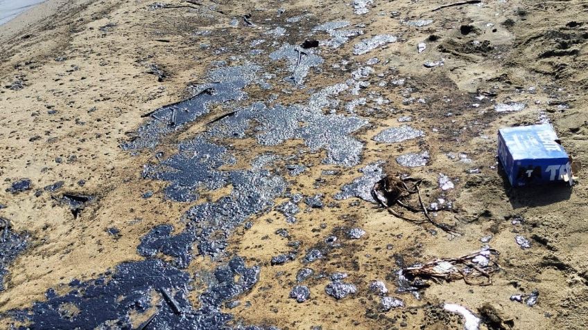 Playas de Tabasco contaminadas por chapopote; investigan a refinería Dos Bocas