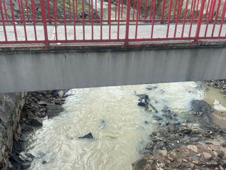 Cuerpo flotando en el Río de los Remedios