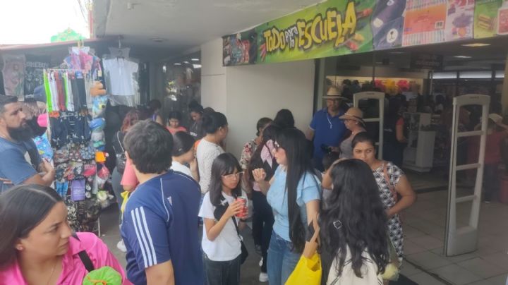 Ciudad Obregón: Padres de familia realizan compras de última hora ante regreso a clases
