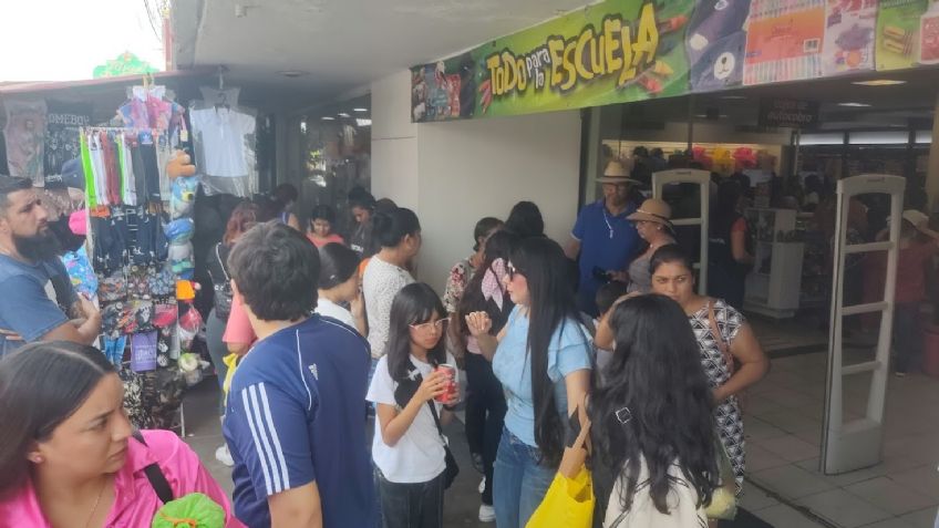 Ciudad Obregón: Padres de familia realizan compras de última hora ante regreso a clases