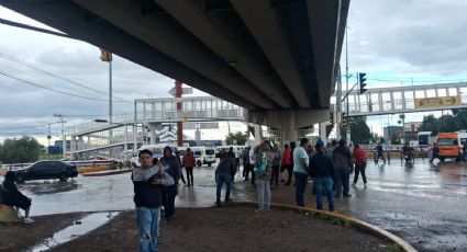 Caos en la México-Pachuca por bloqueo de transportistas en Ojo de Agua, Tecámac