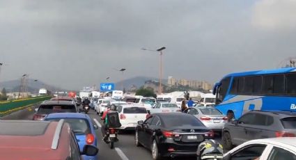 Doble choque en la autopista México-Pachuca genera caos en la circulación