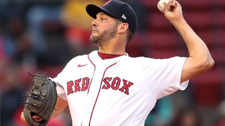 No se cansa; a los 44 años, Rich Hill lanza como relevista por los Medias Rojas