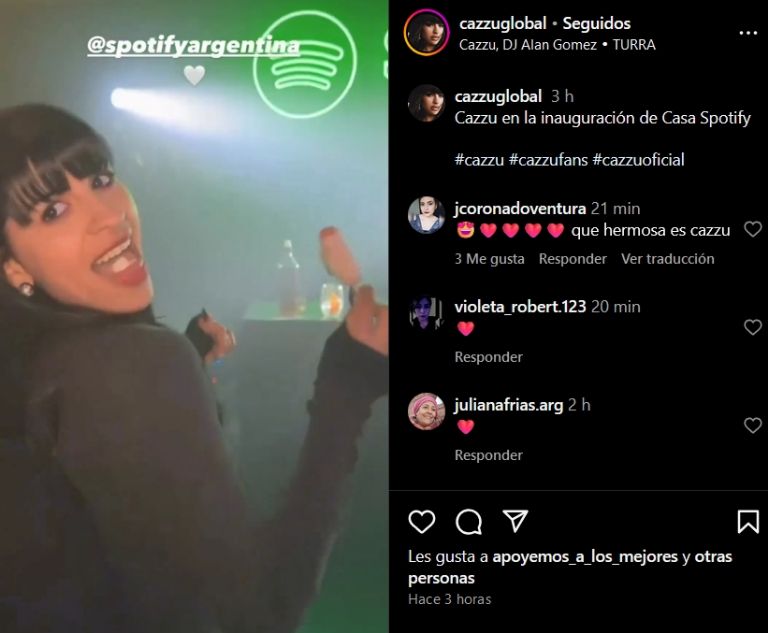 Cazzu disfruta de la Casa de Spotify