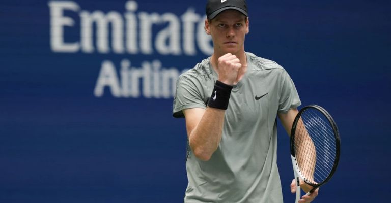 Sinner festeja su triunfo ante Michelsen