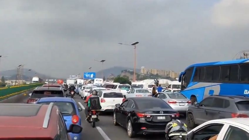 Doble choque en la autopista México-Pachuca genera caos en la circulación