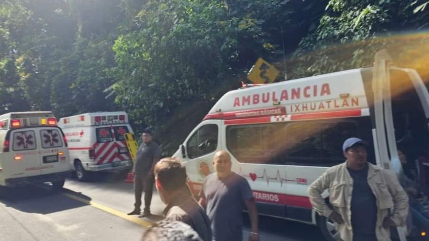 Veracruz: Accidente de autobús deja a 4 muertos y decenas de heridos; cayó de un barranco