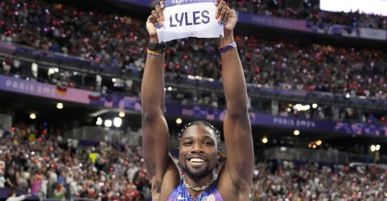 El atleta celebra con su nombre