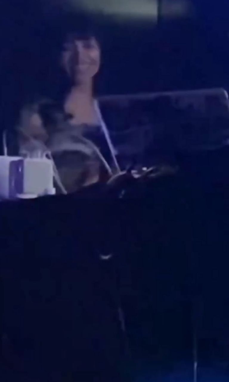 Cazzu es vista disfrutando de la vida en un antro