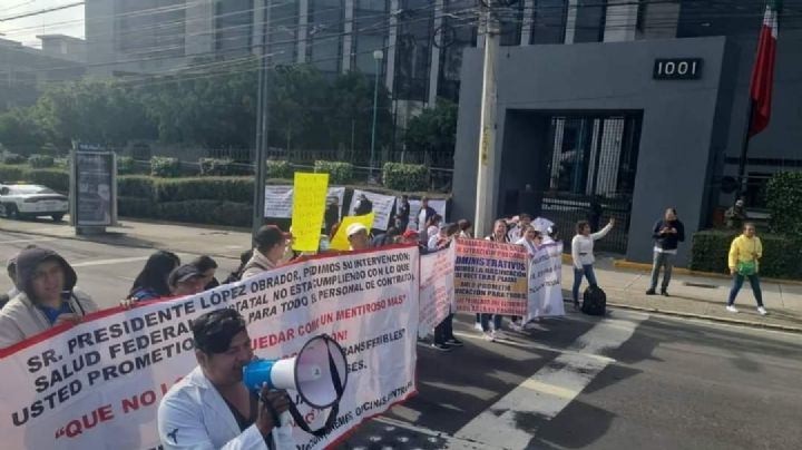 Manifestantes liberan avenida Constituyentes tras dos horas de bloqueo, el tránsito fluye