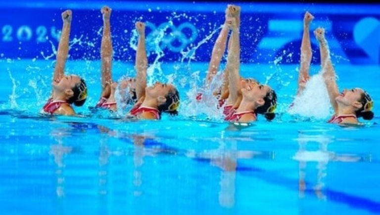 Ana Gabriel Guevara ataca a equipo de Natación Artística 