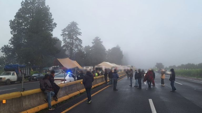 Bloqueo en la autopista México-Puebla