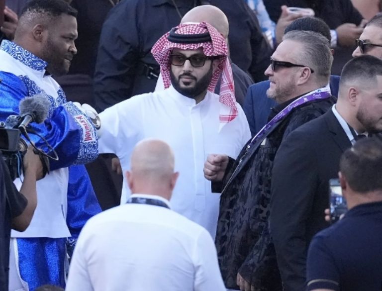 Turki Alalshikh se lanza contra Canelo