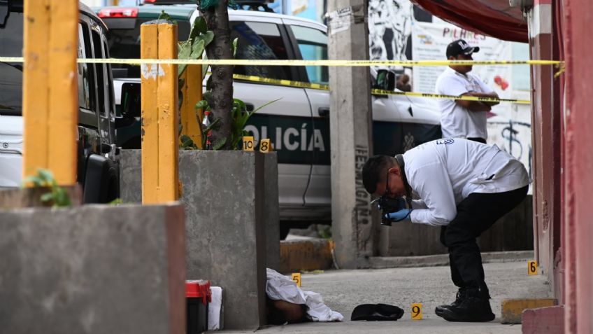 Sicarios ejecutan de 10 balazos a checador de base de taxis en la Gustavo A. Madero