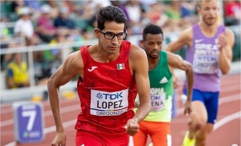 El mexicano Tonatiuh López avanzó a la Semifinal de Atletismo. Foto: Internet