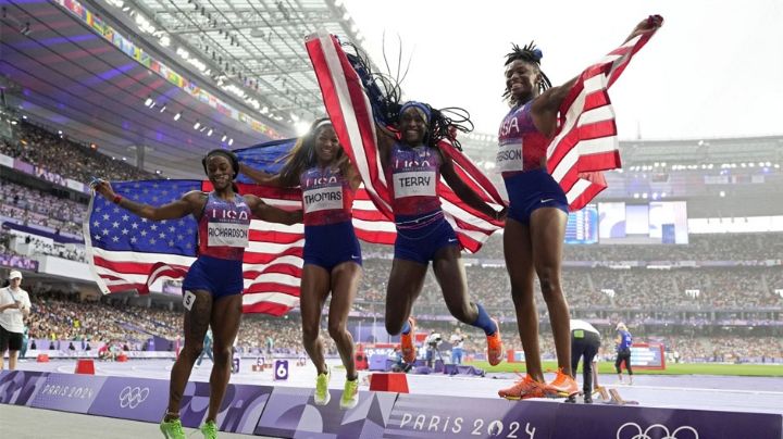 Richardson salva al relevo femenino 4x100 de Estados Unidos y lo lleva al oro
