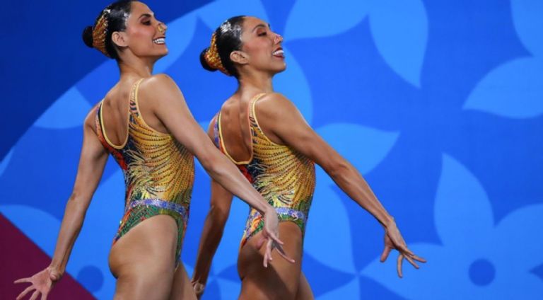 Mexicanas arrasan en competencia de natación artística