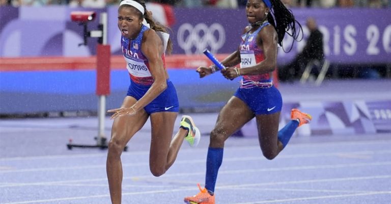 El relevo tuvo un lento inicio para las estadounidenses