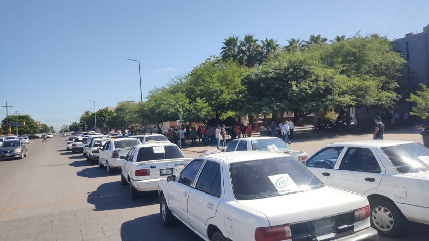 Taxistas ‘quinceros’ se manifiestan en la Delegación del Transporte de Ciudad Obregón