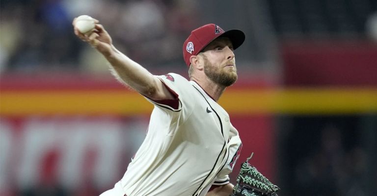 Kelly dejó luego el juego, con una lesión