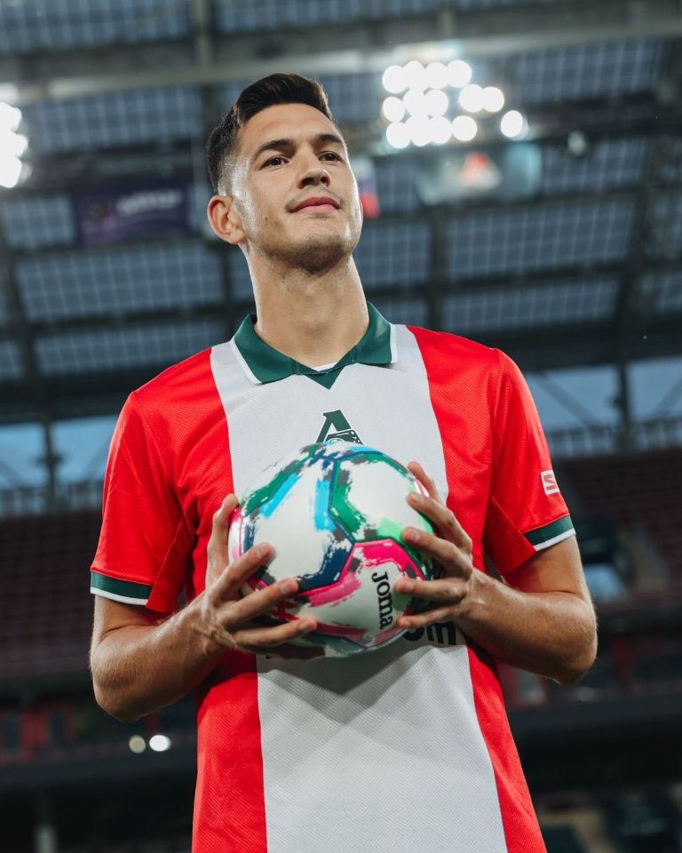 César Montes llega al Lokomotiv de Rusia