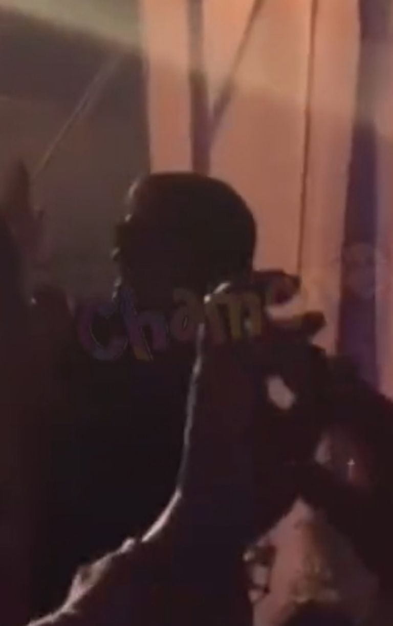 Se filtran imágenes de Christian Nodal cargando a su hija