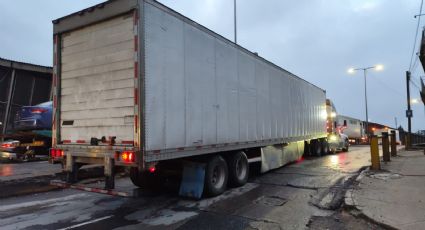 Tráiler descompuesto provoca caos en Circuito Interior; autoridades trabajan para el retiro