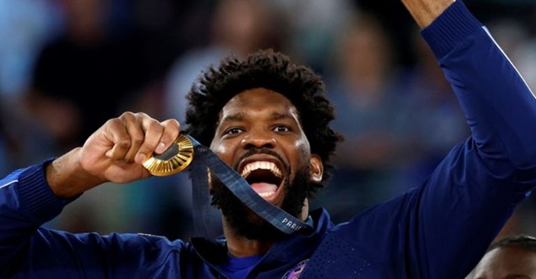 Embiid ganó recientemente el oro en París