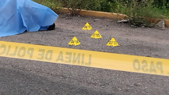 Hombre asesinado y esposado es hallado en carretera "La Costerita", Culiacán