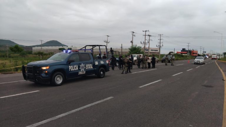 Hombre asesinado y esposado es hallado en carretera "La Costerita", Culiacán