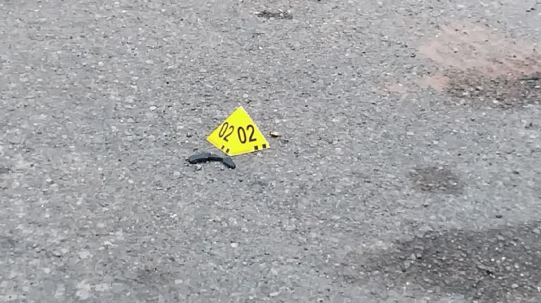 Hombre asesinado y esposado es hallado en carretera "La Costerita", Culiacán