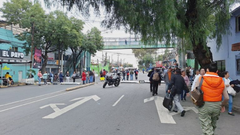 Bloqueo en Santa fe provoca caos