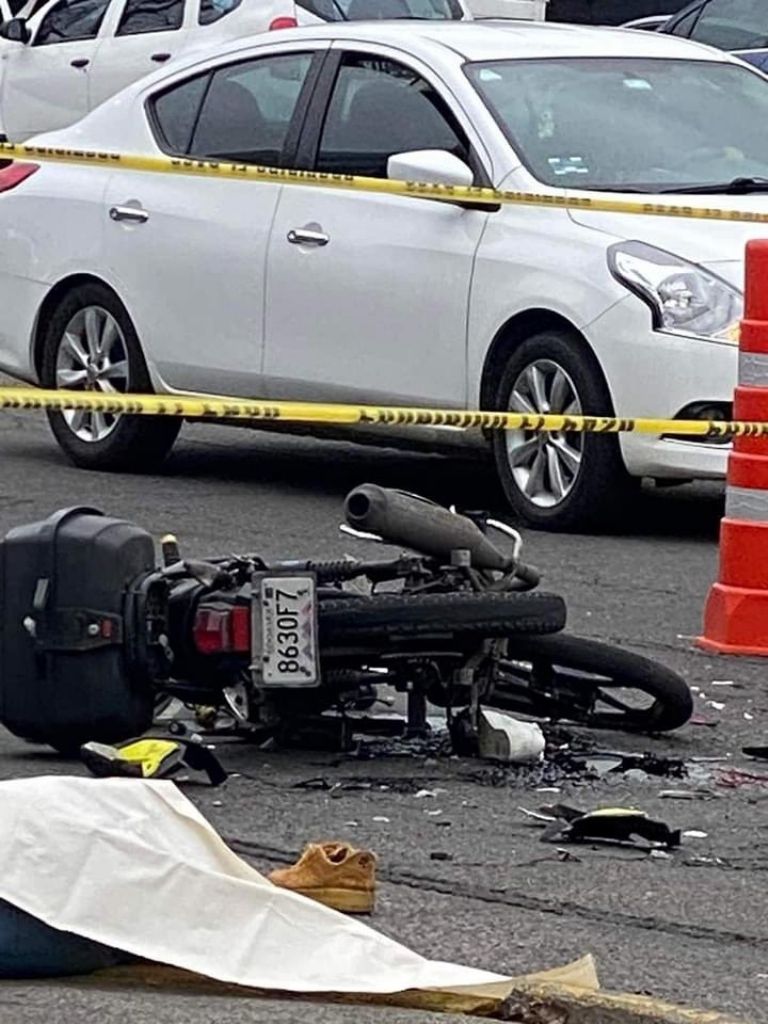 Accidente en Naucalpan, Edomex, deja dos víctimas mortales. Foto: Twitter