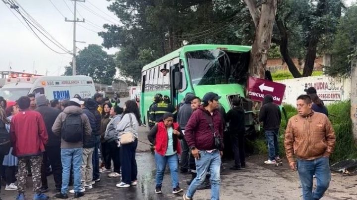 Fuerte accidente en Milpa Alta deja varios lesionados; autobús se estrella contra árbol