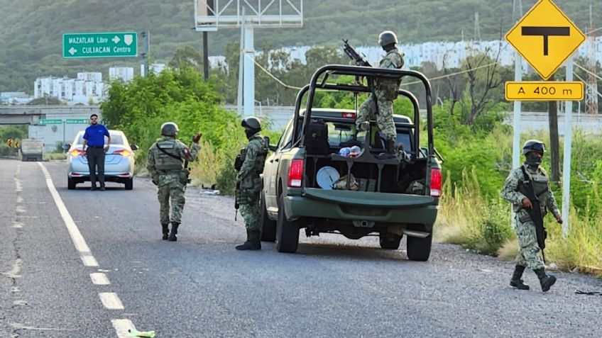 Violencia en Culiacán: Abandonan narcomanta y dos cuerpos con sombrero en La Costerita