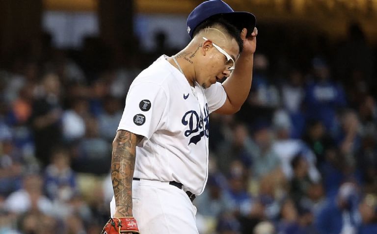 Urías es borrado por la Selección de México