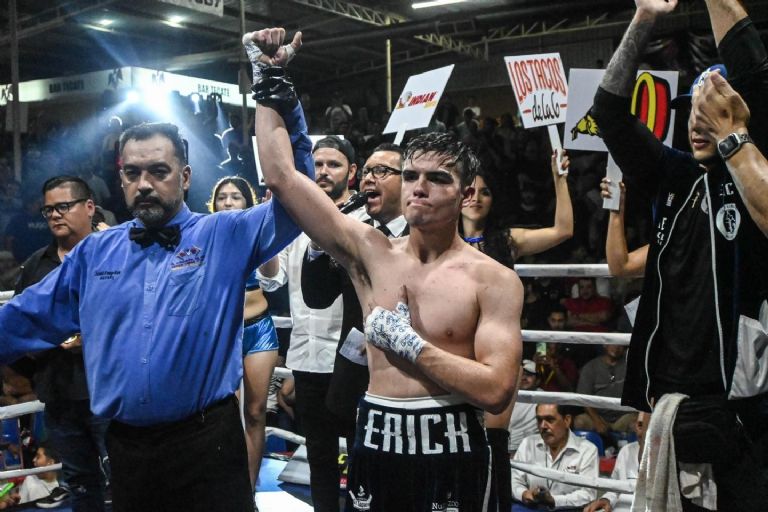 Erick Hernández celebrando la victoria contra Marvill