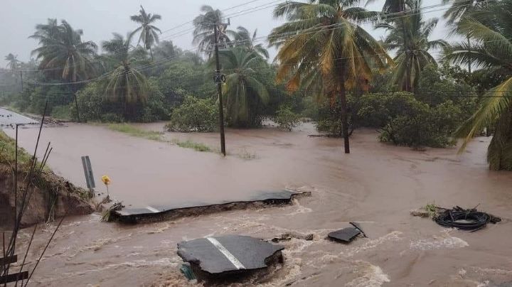 Inundación de Acapulco alcanza los dos metros, mientras los aguaceros siguen sin parar