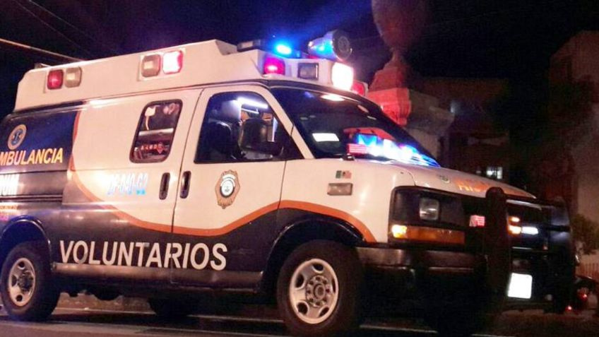 VIDEO: Intensas lluvias provocan fuerte accidente en Coyoacán; auto se vuelca en Periférico