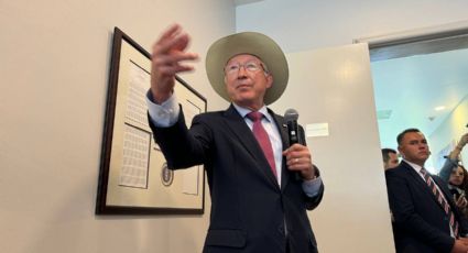 "Somos una familia": Ken Salazar continúa trabajos con México pese a 'pausa' con embajada