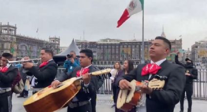 VIDEO: Le llevan serenata y mariachi a AMLO para despedirlo en su último día de gobierno